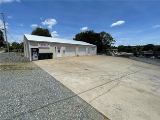 More details for 302 S Main St, King, NC - Flex for Sale