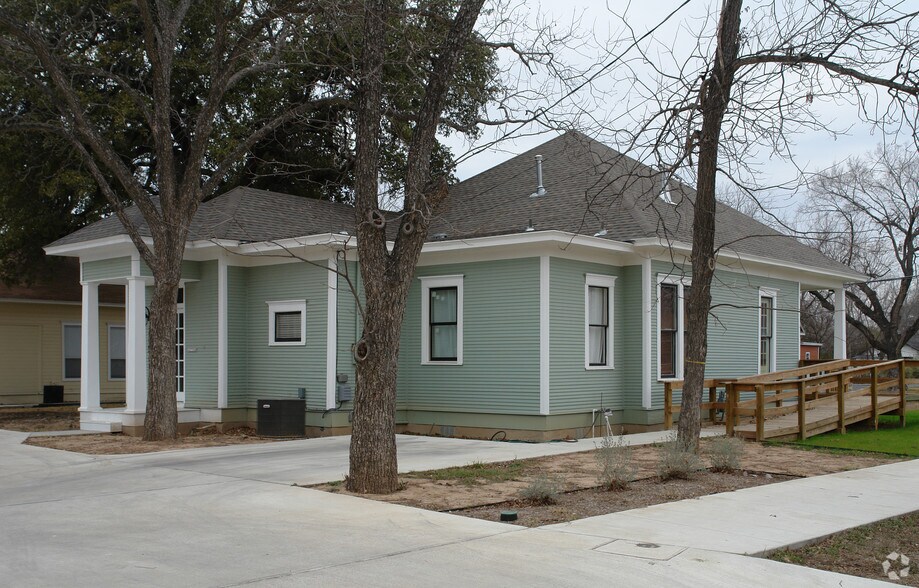 402 W University Ave, TX 78626 Office for Sale