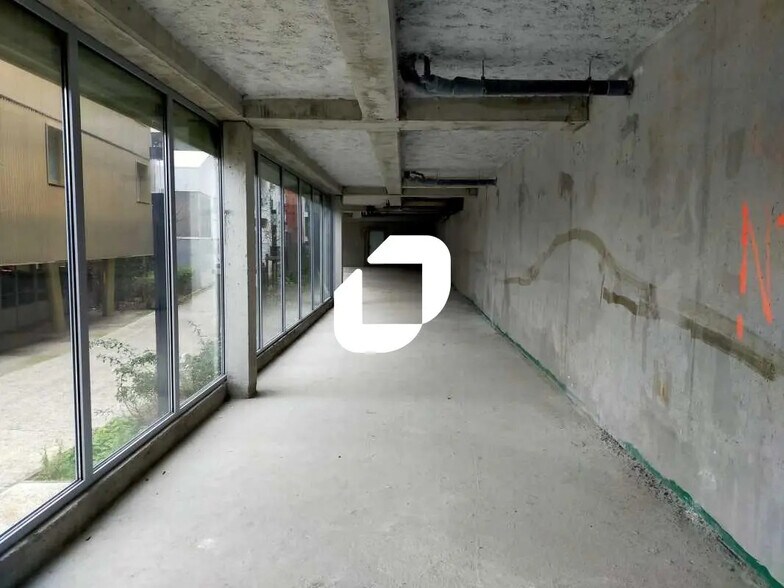 Office in Bordeaux for lease - Interior Photo - Image 2 of 6