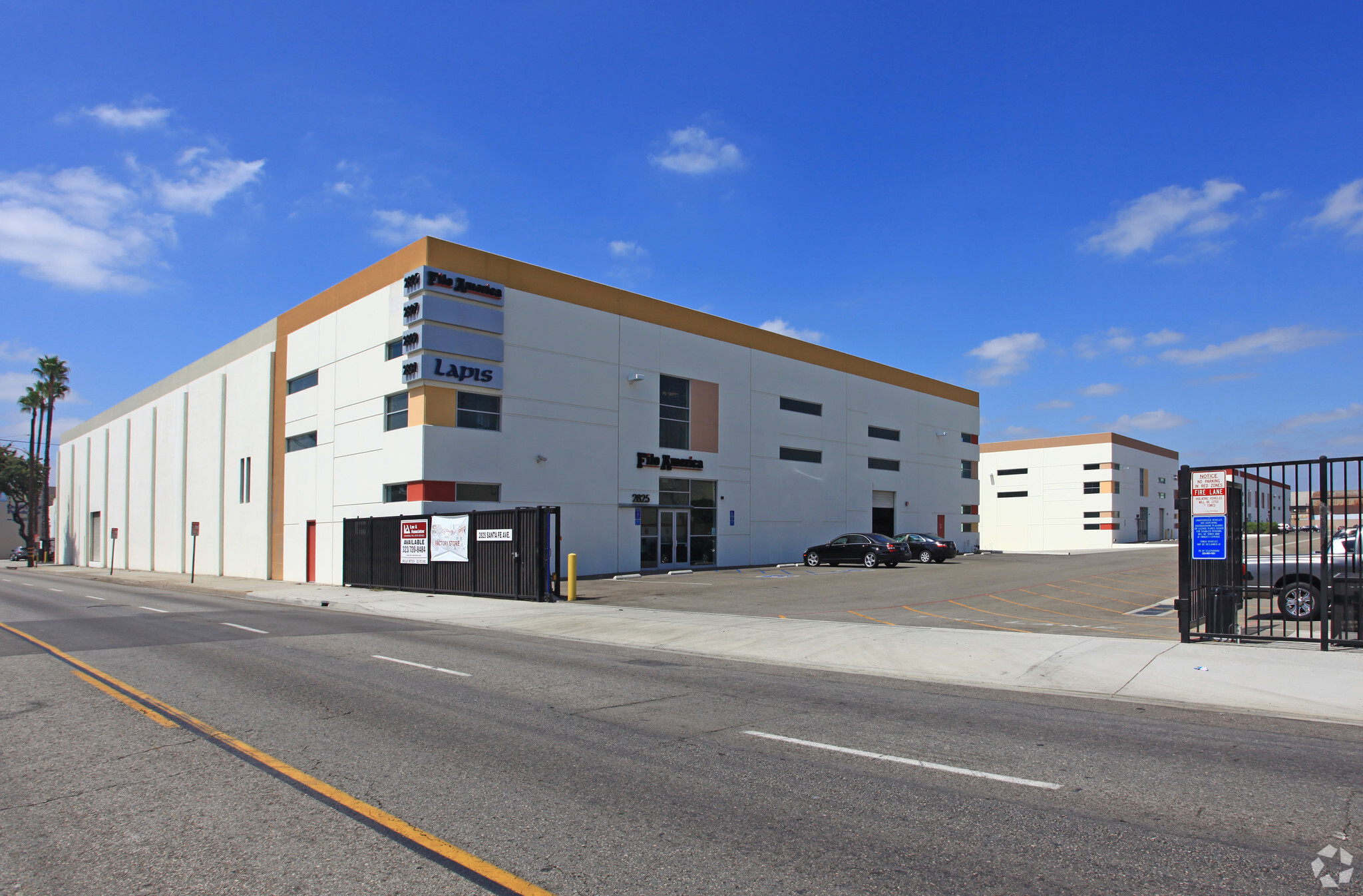 2825-2831 S Santa Fe Ave, Vernon, CA for lease Primary Photo- Image 1 of 8