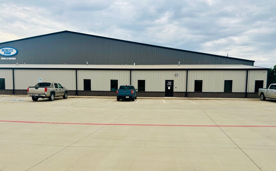 1115 S Loop 289, Lubbock, TX for lease - Building Photo - Image 3 of 8