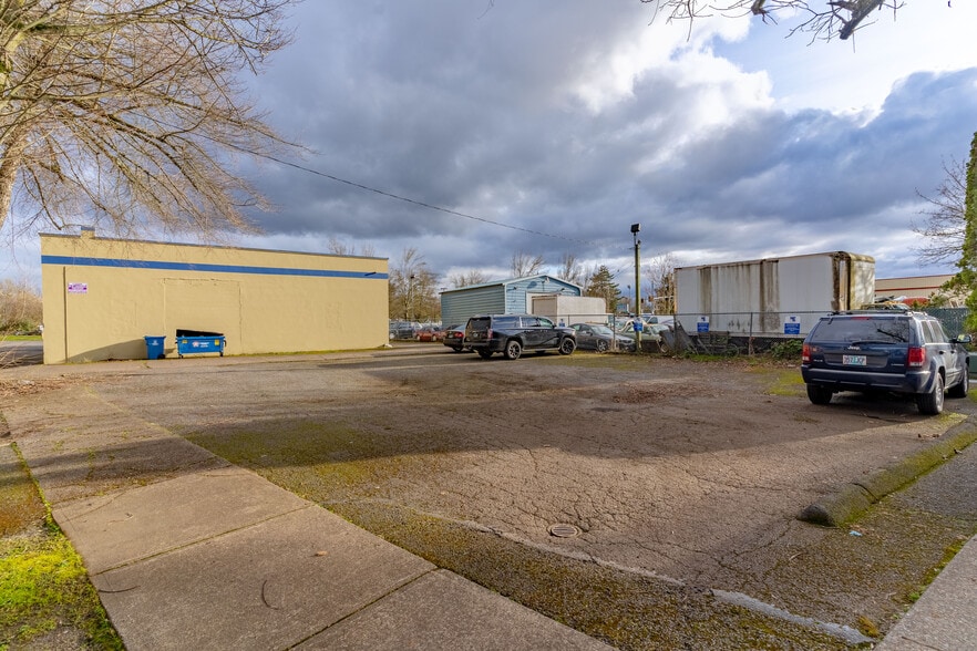 2195 Fairgrounds Rd NE, Salem, OR for lease - Building Photo - Image 2 of 7