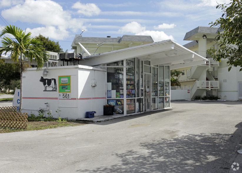 12875 W Dixie Hwy, North Miami, FL for lease - Primary Photo - Image 1 of 4