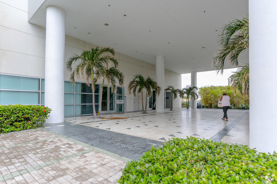 20900 NE 30th Ave, Aventura, FL for sale - Building Photo - Image 2 of 96