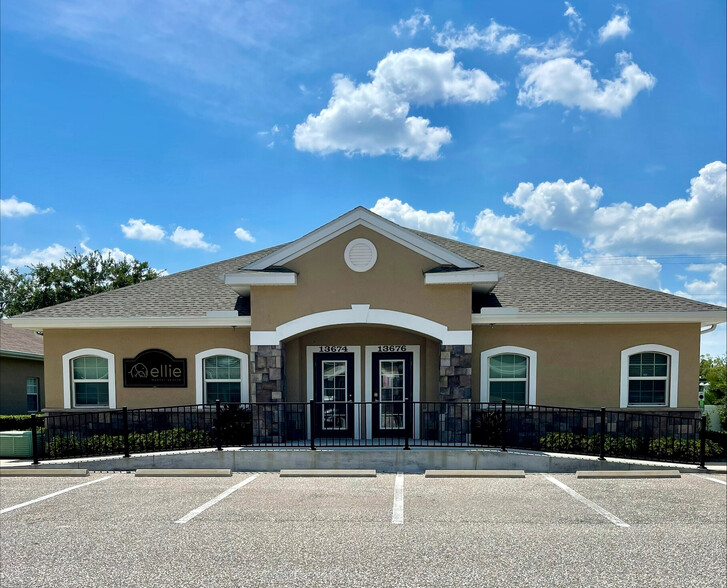 13674-13676 Hillsborough Ave, Tampa, FL for lease - Building Photo - Image 1 of 1