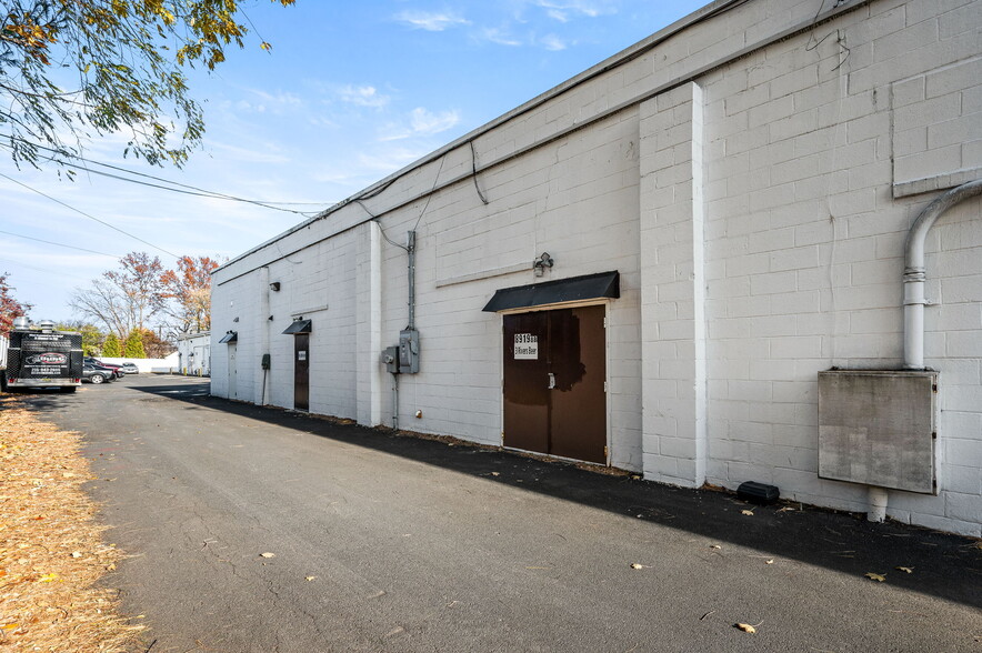 8919 New Falls Rd, Levittown, PA for lease - Building Photo - Image 3 of 7