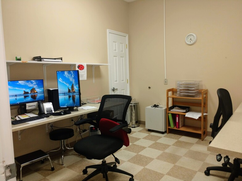 308-316 Dolphin Dr, Jacksonville, NC for lease - Interior Photo - Image 2 of 41