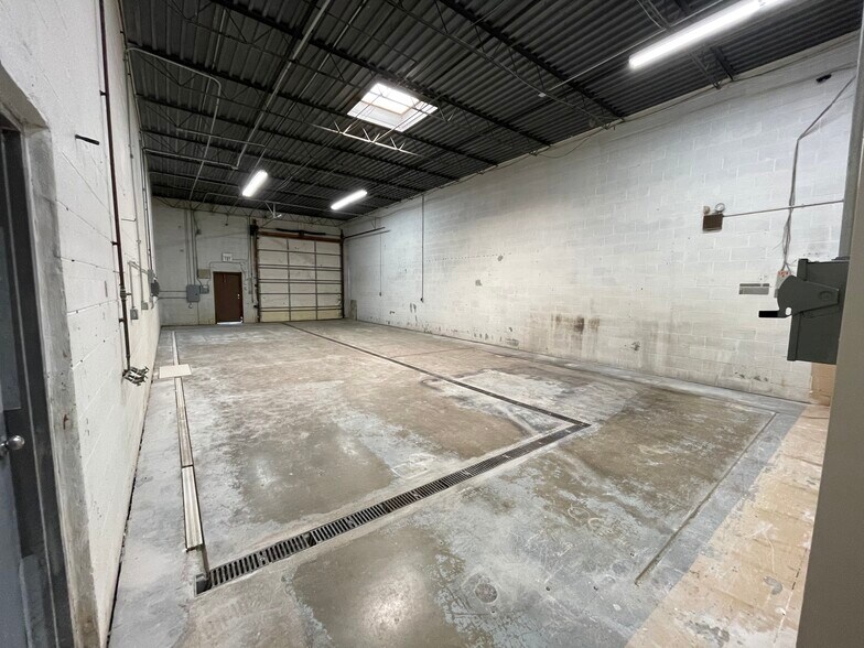 1010 Morse Ave, Schaumburg, IL for sale - Building Photo - Image 1 of 1