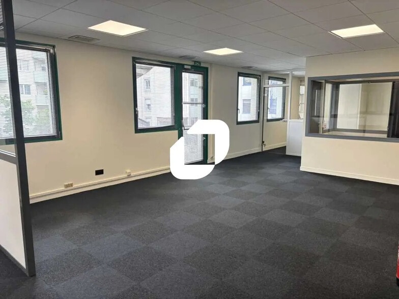 13 Quai Du Commerce, Lyon for lease - Building Photo - Image 3 of 9