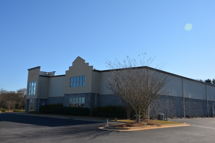 1201 Fox Run Pky, Opelika, AL for sale - Primary Photo - Image 1 of 1