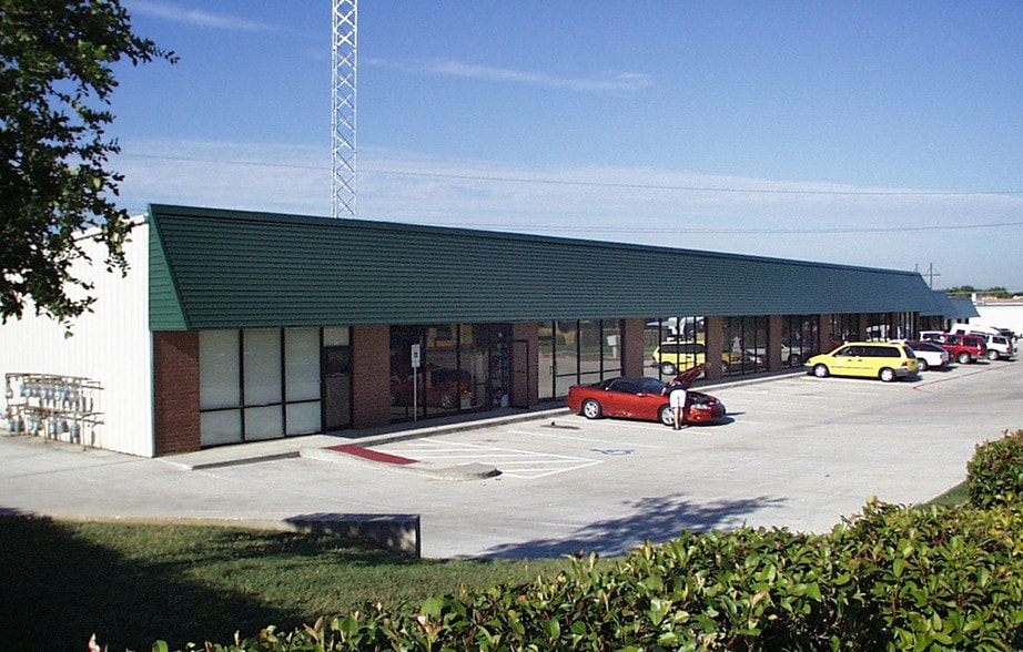 1400 Moccassin Trl, Lewisville, TX for sale - Primary Photo - Image 1 of 1