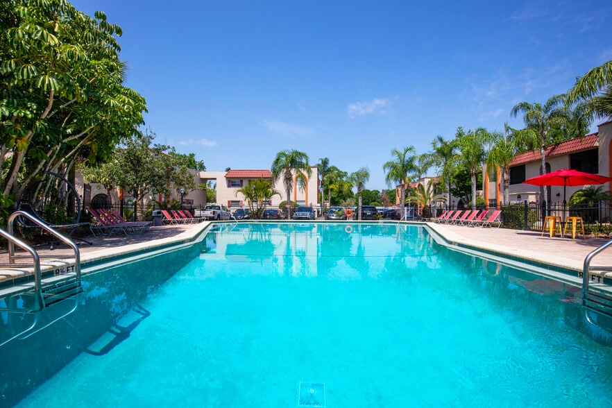 5528 Cinderlane Pky, Orlando, FL for sale - Building Photo - Image 2 of 6