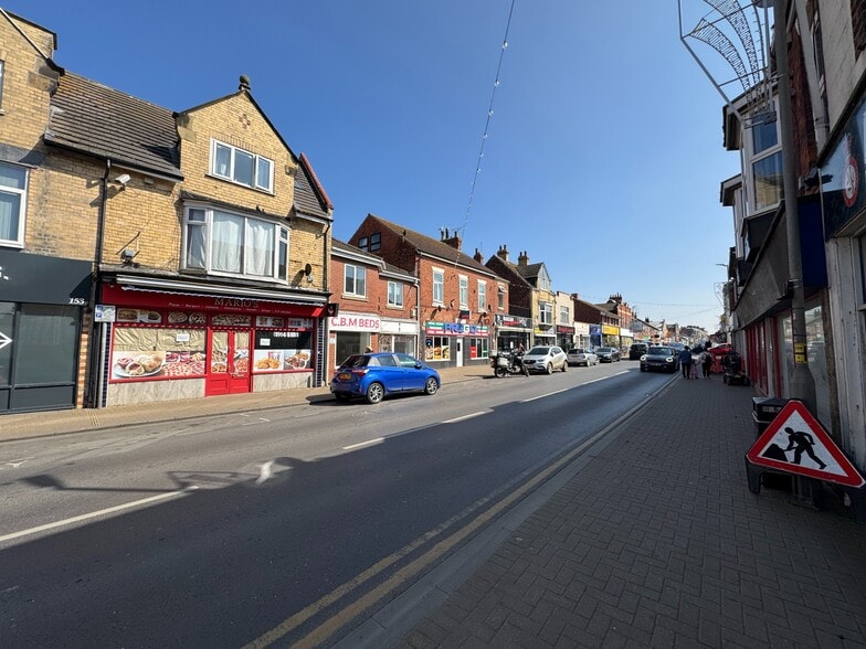 157 Queen St, Withernsea for lease - Building Photo - Image 2 of 6