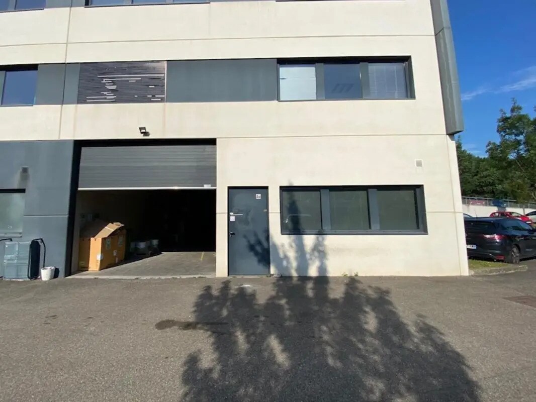 Office in Brignais for lease Building Photo- Image 1 of 8