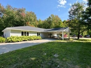 615 Beardsley St, Boyne City, MI for lease Interior Photo- Image 2 of 21