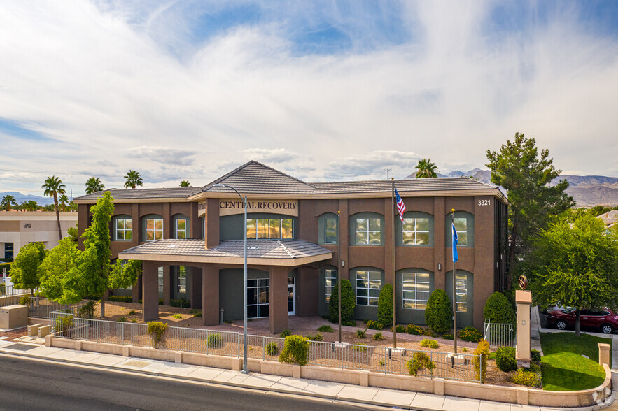 3321 N Buffalo Dr, Las Vegas, NV for lease - Primary Photo - Image 1 of 4