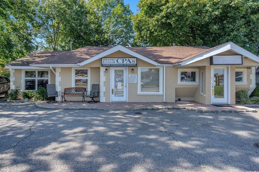 388 S Oyster Bay Rd, Hicksville, NY for sale - Building Photo - Image 1 of 1