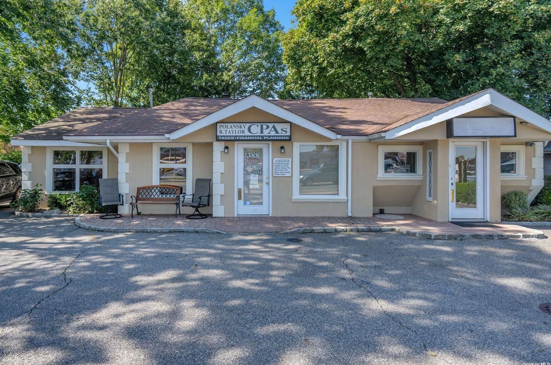 388 S Oyster Bay Rd, Hicksville, NY for sale Building Photo- Image 1 of 1