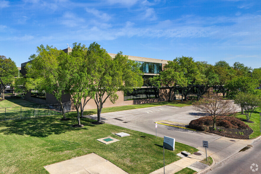 5959 Corporate Dr, Houston, TX for lease - Building Photo - Image 1 of 16