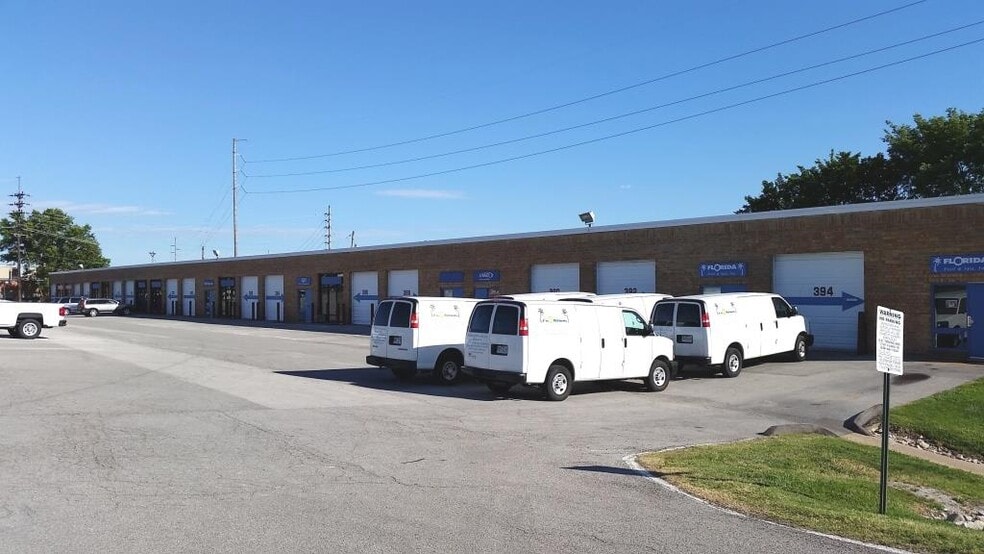 368-394 Fee Fee Rd, Maryland Heights, MO for lease - Building Photo - Image 1 of 4