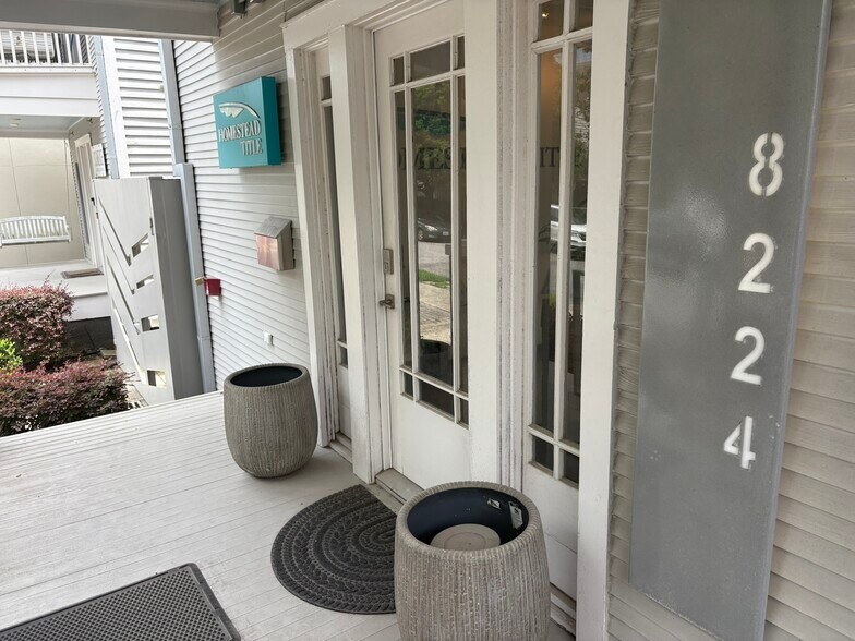 8224 Maple St, New Orleans, LA for lease - Building Photo - Image 2 of 3