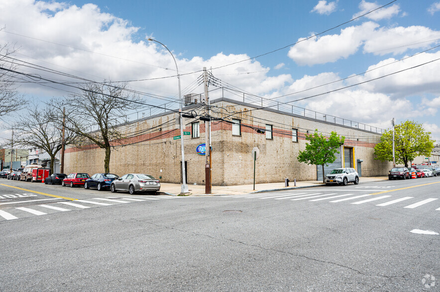 18-81 Steinway St, Astoria, NY for lease - Primary Photo - Image 1 of 12