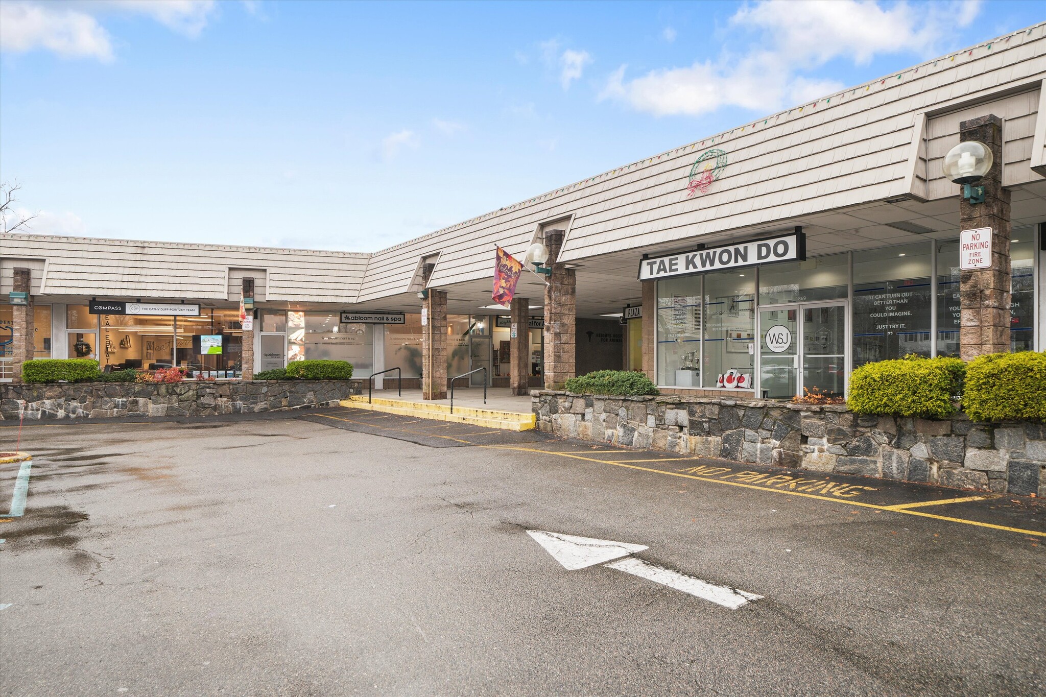 1853-1877 Commerce St, Yorktown Heights, NY for lease Building Photo- Image 1 of 21