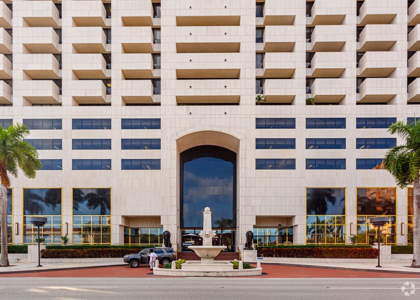 550 Biltmore Way, Coral Gables, FL for lease - Building Photo - Image 2 of 26