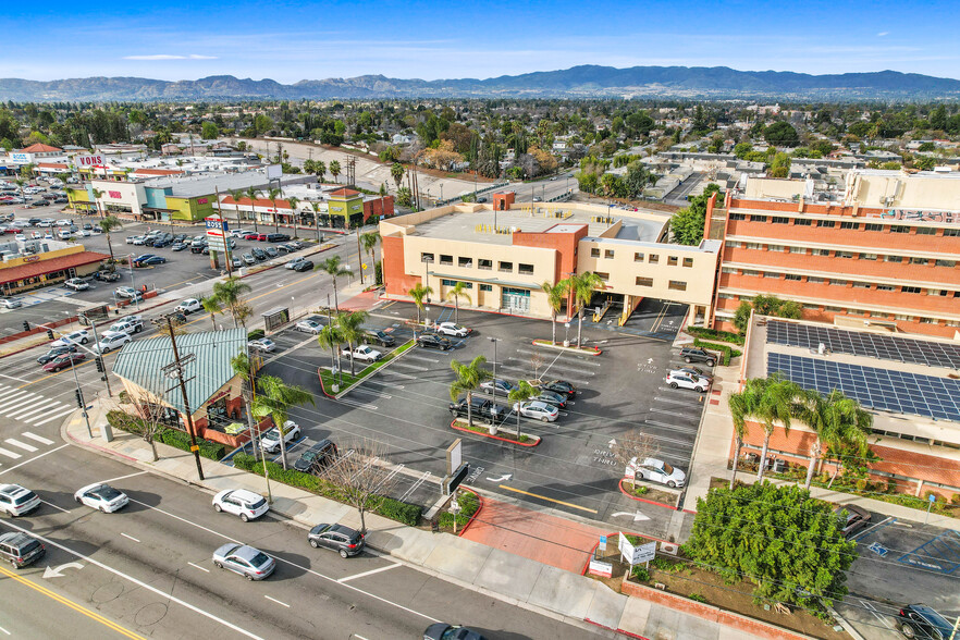 6416 Tampa Ave, Reseda, CA for lease - Building Photo - Image 3 of 21