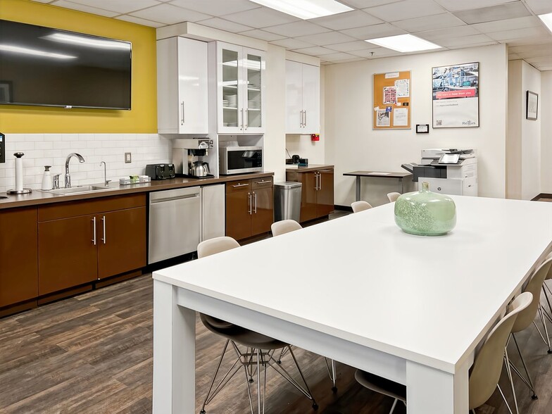 100 West Rd, Towson, MD for lease - Interior Photo - Image 2 of 20