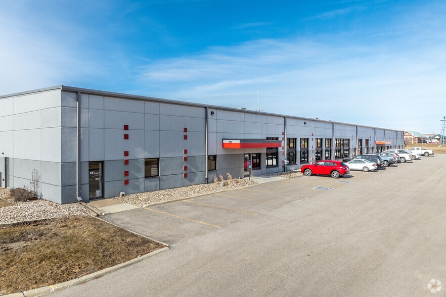 5265 Rockwell Dr NE, Cedar Rapids, IA for sale - Primary Photo - Image 1 of 1