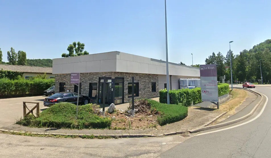 Flex in Bourgoin-Jallieu for lease - Building Photo - Image 2 of 2