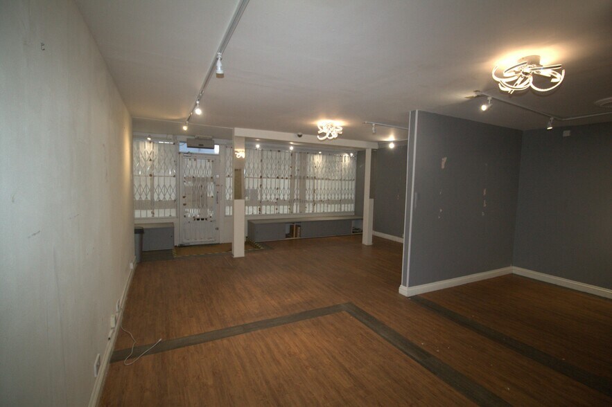 40 Kennedy Sq, Leamington Spa for lease - Building Photo - Image 3 of 6