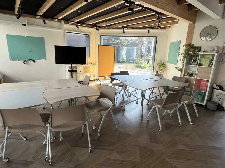 Office in Nantes for lease - Interior Photo - Image 2 of 10