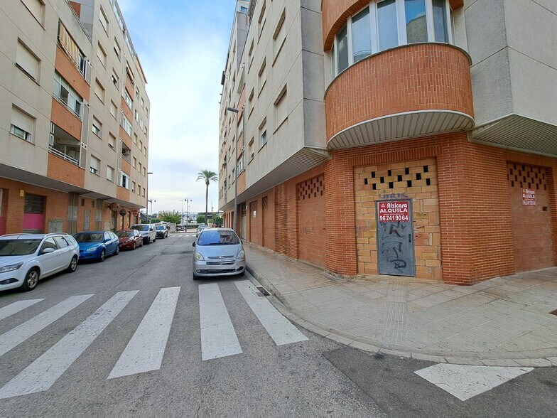 Retail in Alzira for lease - Building Photo - Image 1 of 9