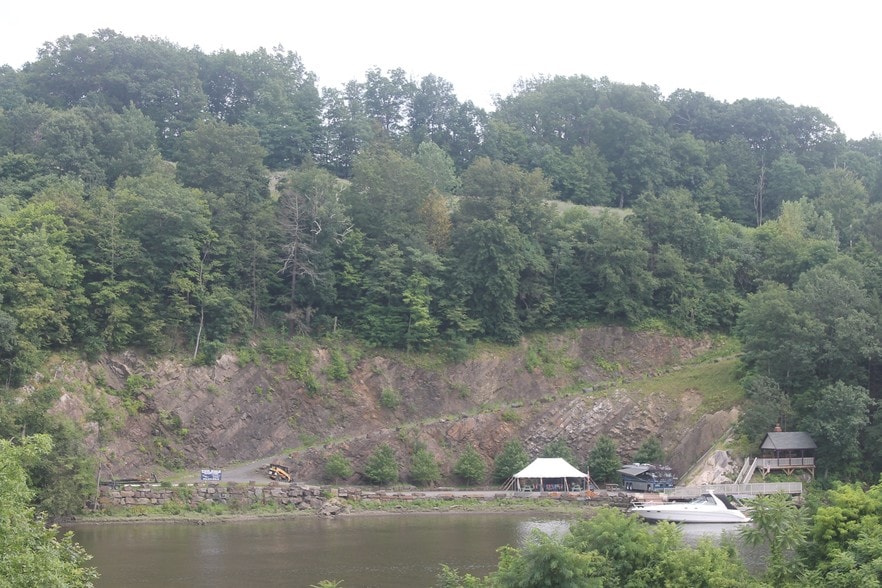 69 Old Route 9W, Kingston, NY for sale - Building Photo - Image 1 of 1