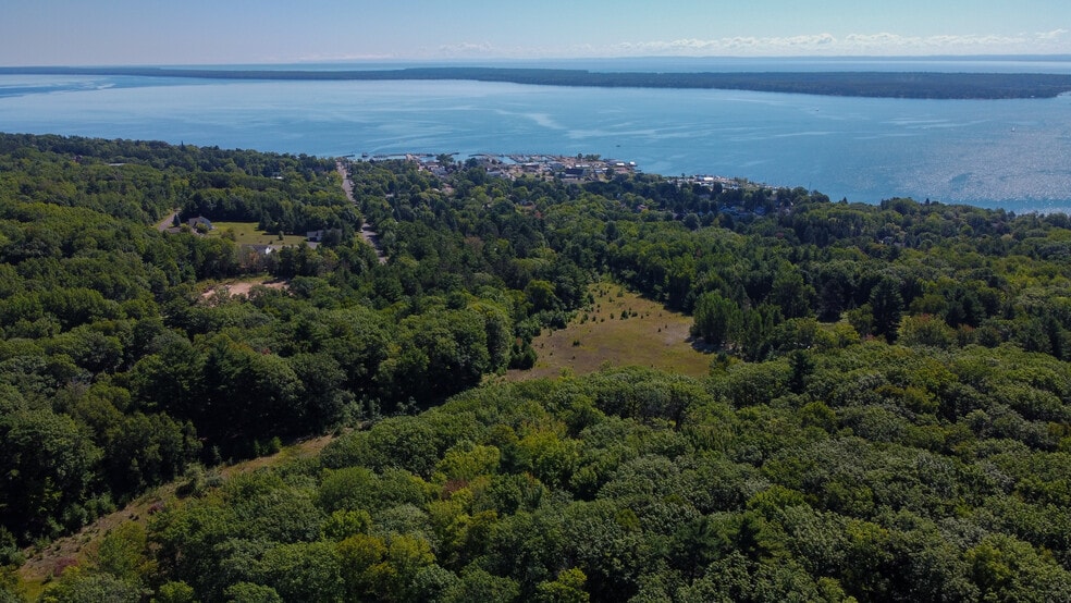 35480 Whitetail Ave, Bayfield, WI for sale - Building Photo - Image 2 of 43