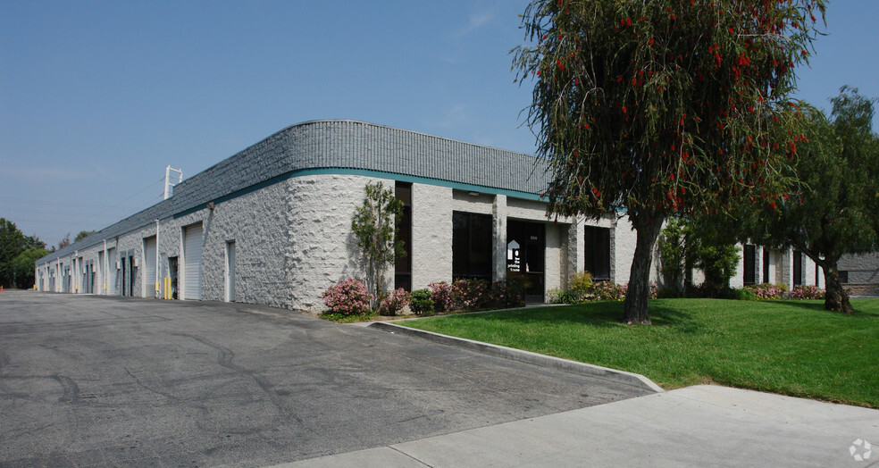 28170 Avenue Crocker, Valencia, CA for lease - Building Photo - Image 3 of 8