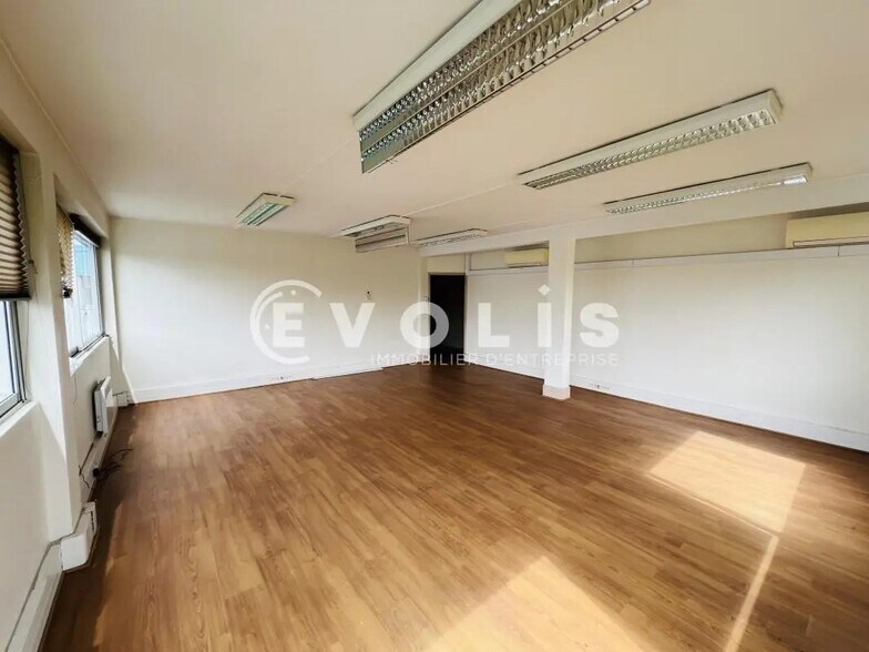 Office in Noisy-le-Grand for lease - Interior Photo - Image 3 of 5
