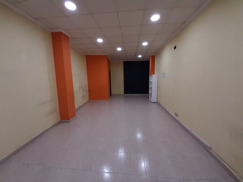 Retail in Alzira for lease - Interior Photo - Image 2 of 15