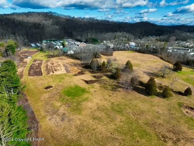 167 Main St, Delaware Water Gap, PA for sale - Building Photo - Image 3 of 8