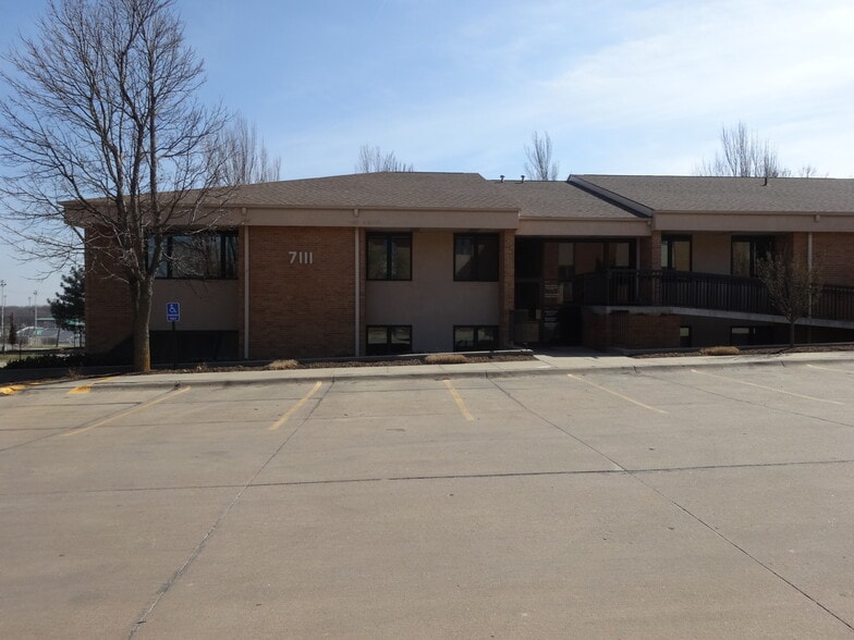 7111 A St, Lincoln, NE for lease - Building Photo - Image 1 of 11