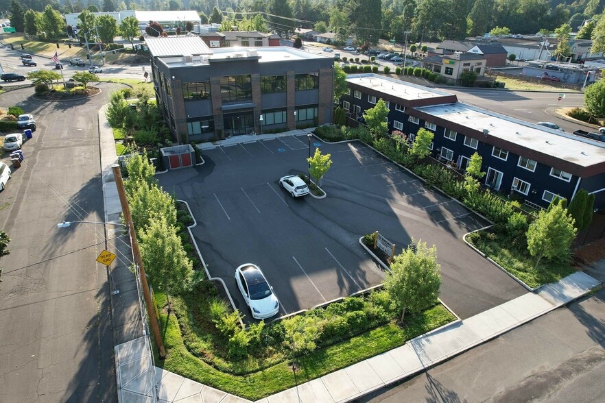 735 E Clarendon St, Gladstone, OR for sale - Aerial - Image 3 of 12