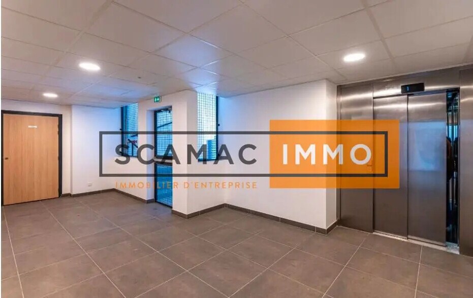 Office in Colombes for lease - Building Photo - Image 3 of 13