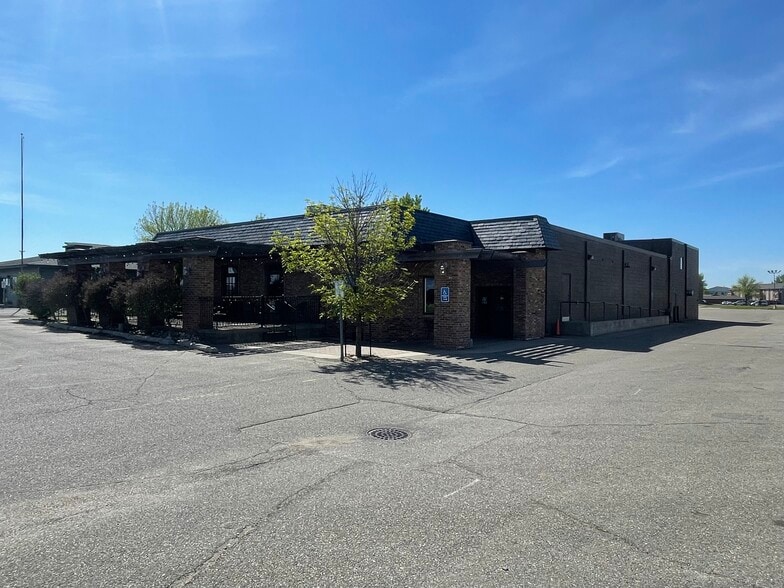 1001 30th Ave S, Moorhead, MN for sale - Primary Photo - Image 1 of 19