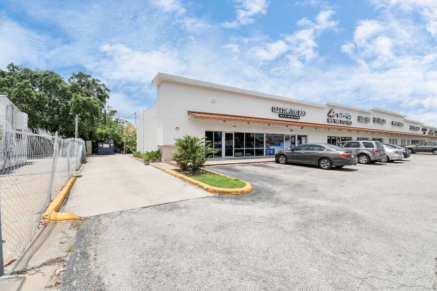 2635 Gessner, Houston, TX for lease - Building Photo - Image 3 of 17