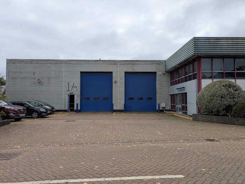 Walnut Tree Clos, Guildford for lease - Building Photo - Image 1 of 5