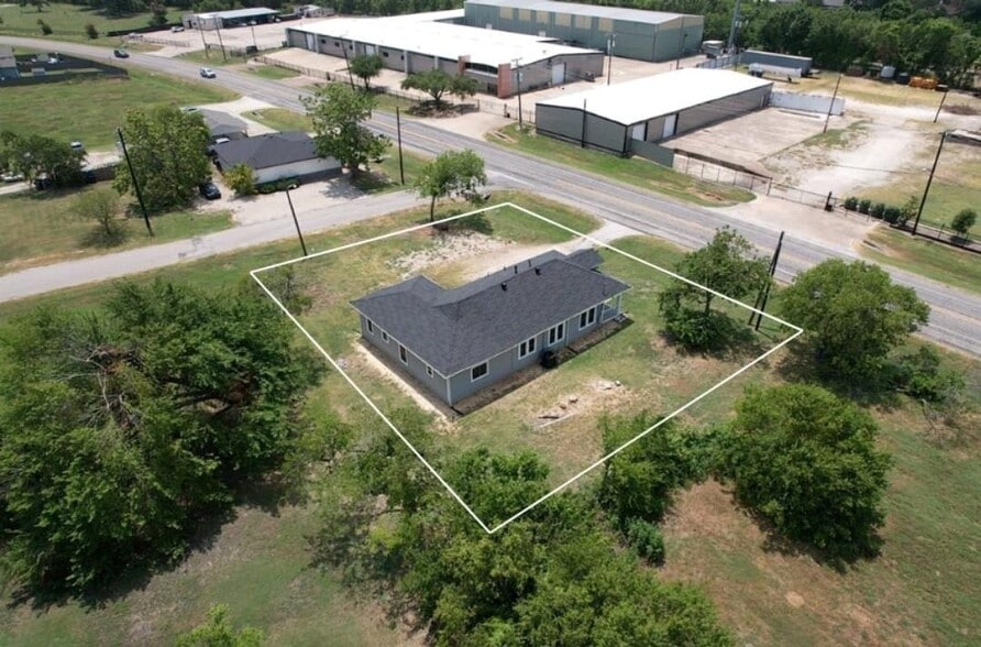 802 E Broad St, Forney, TX for lease - Building Photo - Image 1 of 9