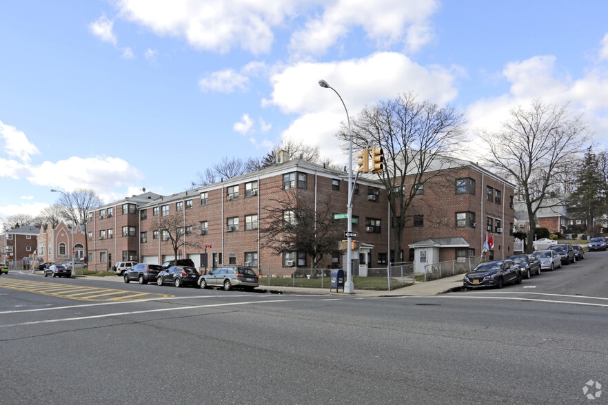 215-31 Hillside Ave, Queens Village, NY for sale - Primary Photo - Image 1 of 1