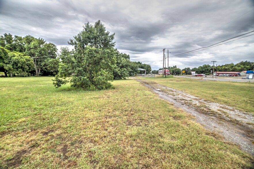 604 S Rodeo Dr, Comanche, OK for sale - Building Photo - Image 3 of 8